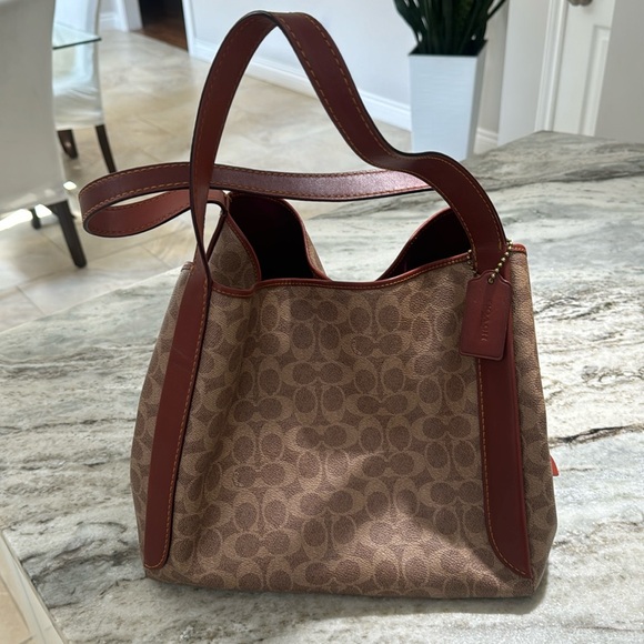 Coach Hadley Hobo in Signature Canvas - Picture 2 of 12